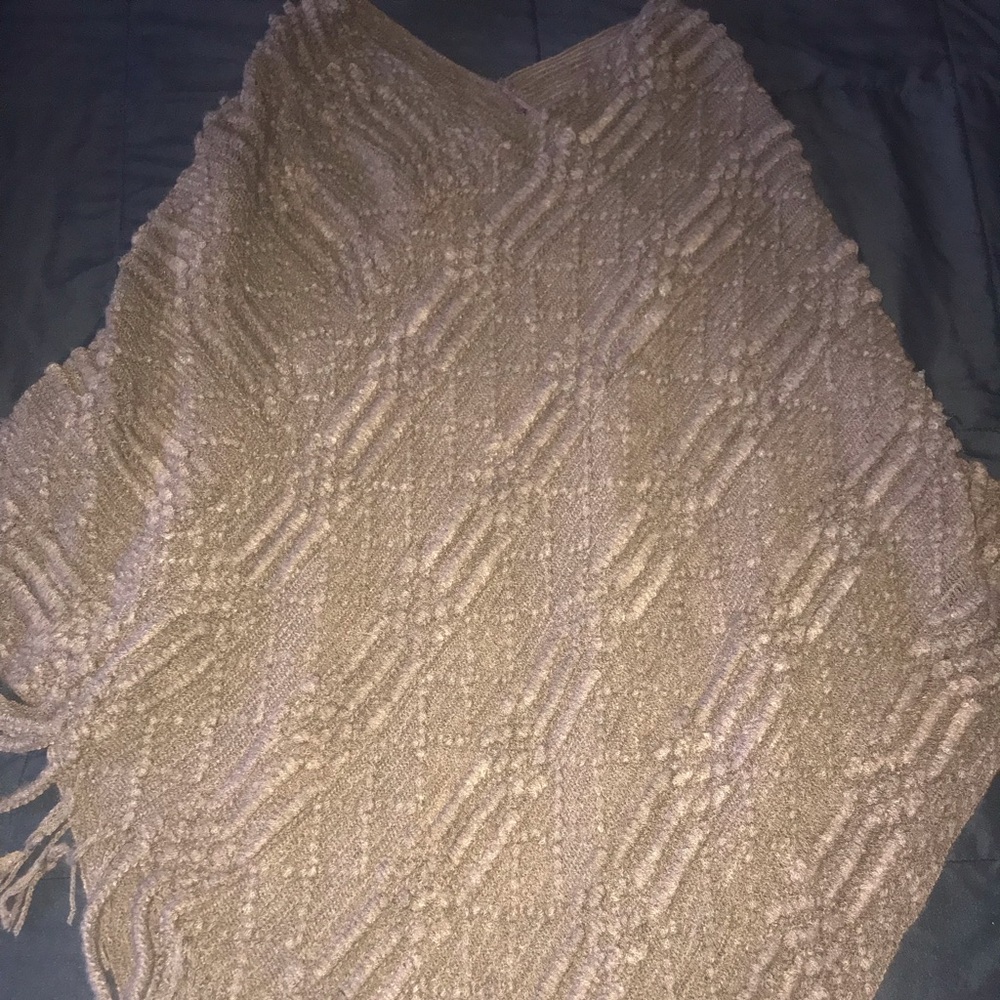 Poncho - Picture 2 of 3